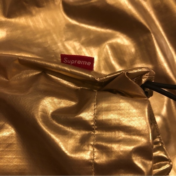 SUPREME x The North Face Gold Metallic Mountain‎ Parka Size Medium NWT - Picture 16 of 16